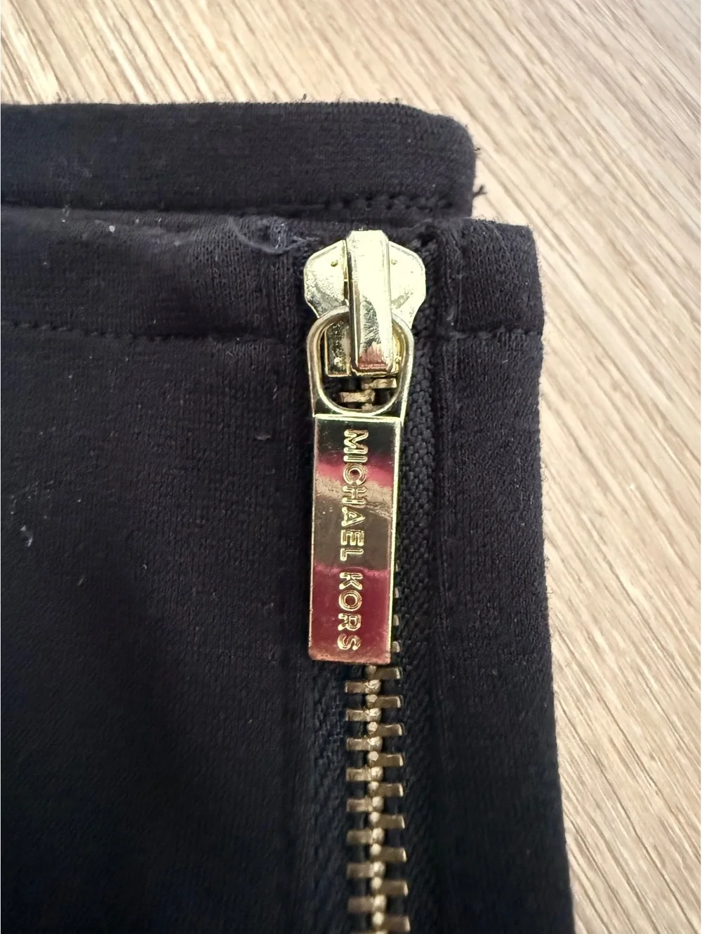 Michael Kors Black Skinny Pants with Gold Zipper Detail Size 6